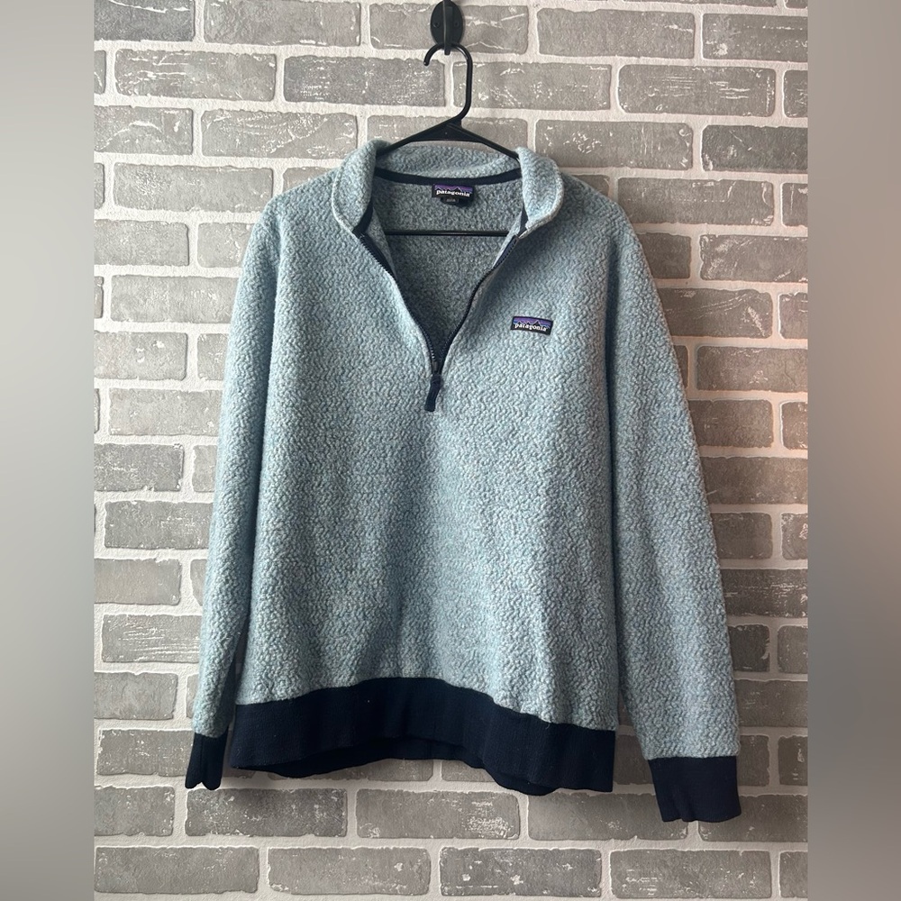 Patagonia Women's Light Blue Quarter-Zip Fleece with Navy Trim